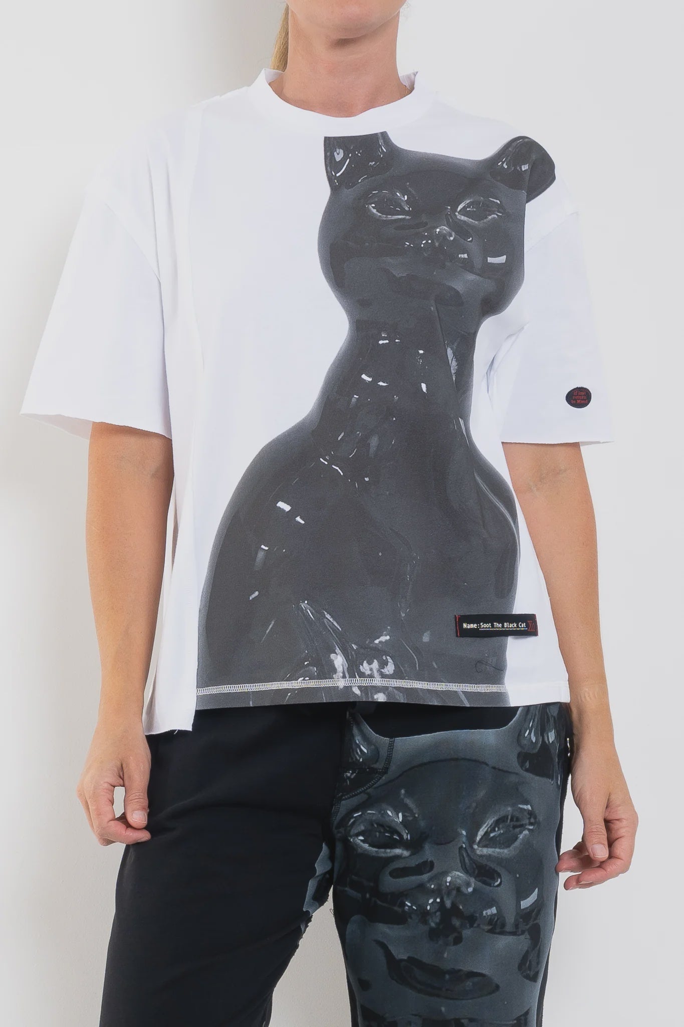 CIRCULAR BY MAUD ALICE DAINTY Patch T The Black Cat White