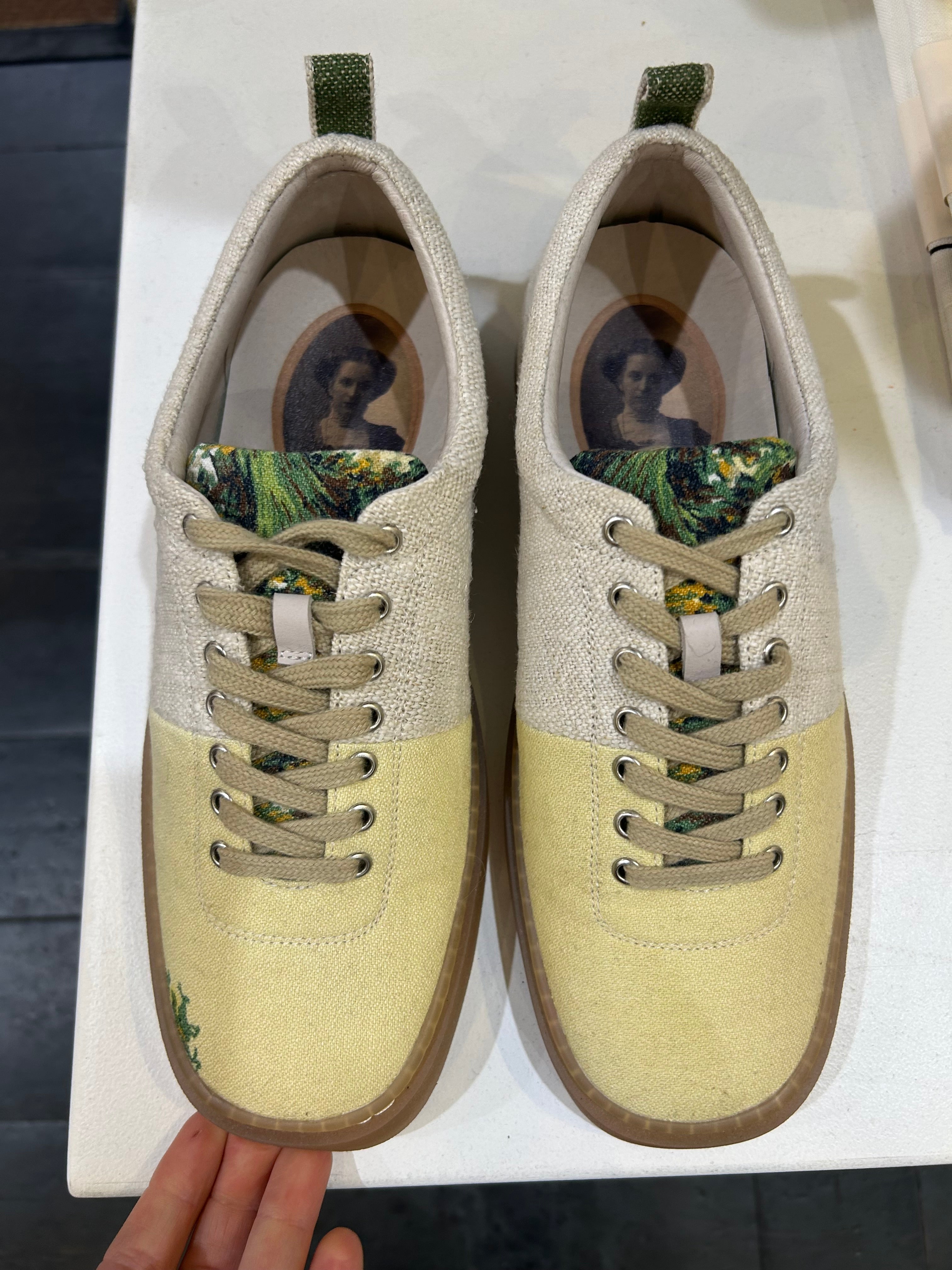 CIRCULAR by MAUD ALICE DAINTY Vintage Runner various