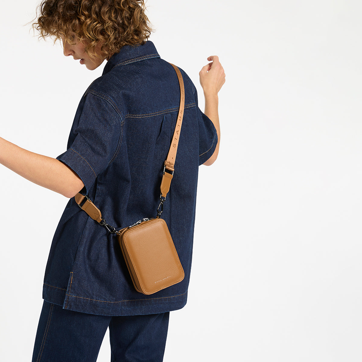 STATUS ANXIETY Good Life tan