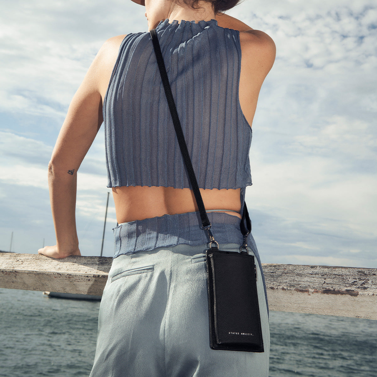 STATUS ANXIETY Voyager black