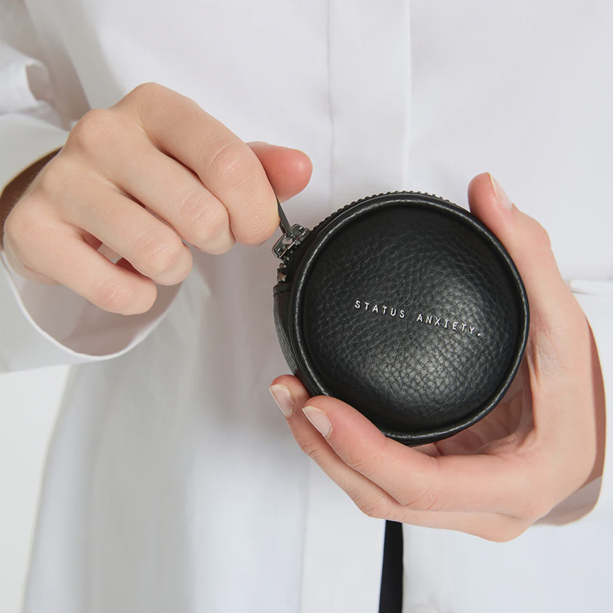 STATUS ANXIETY Go With Me Pouch black