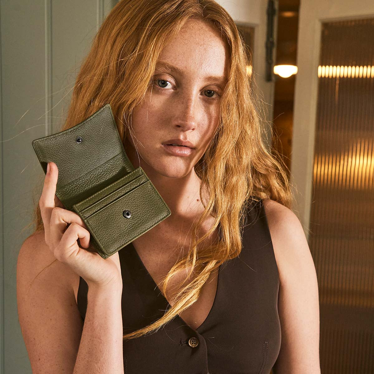 STATUS ANXIETY Lumen khaki