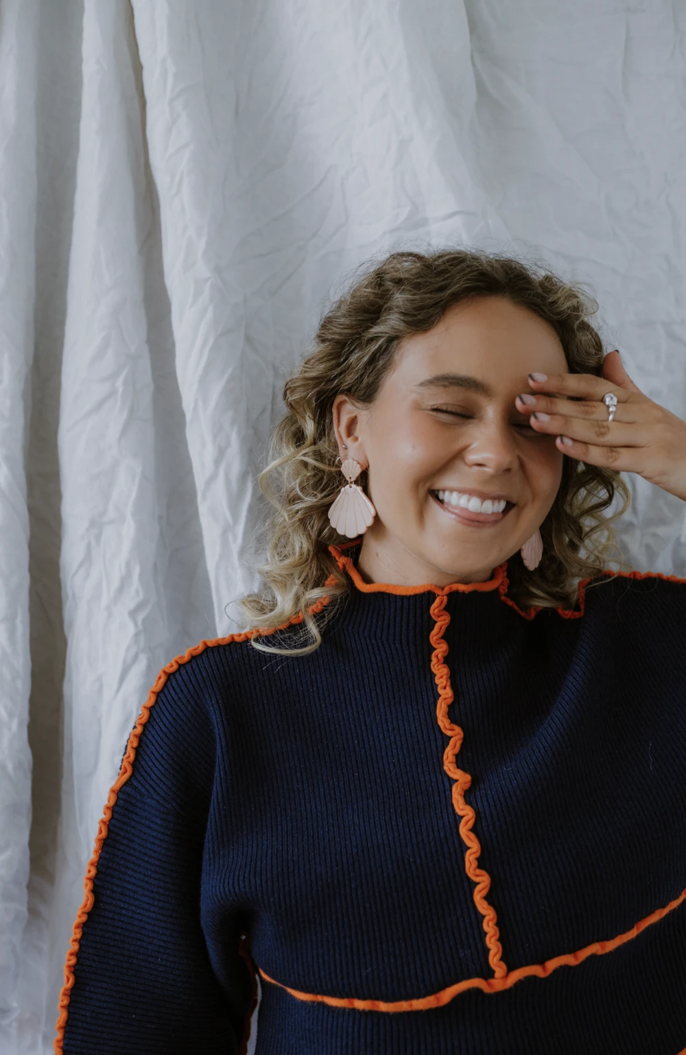 EMELDO DESIGN Shell Drop Earrings musk w gold