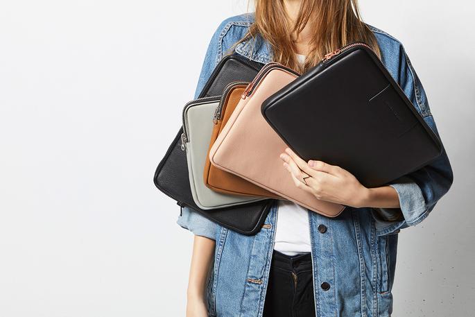 STATUS ANXIETY Before I Leave Laptop Case Black