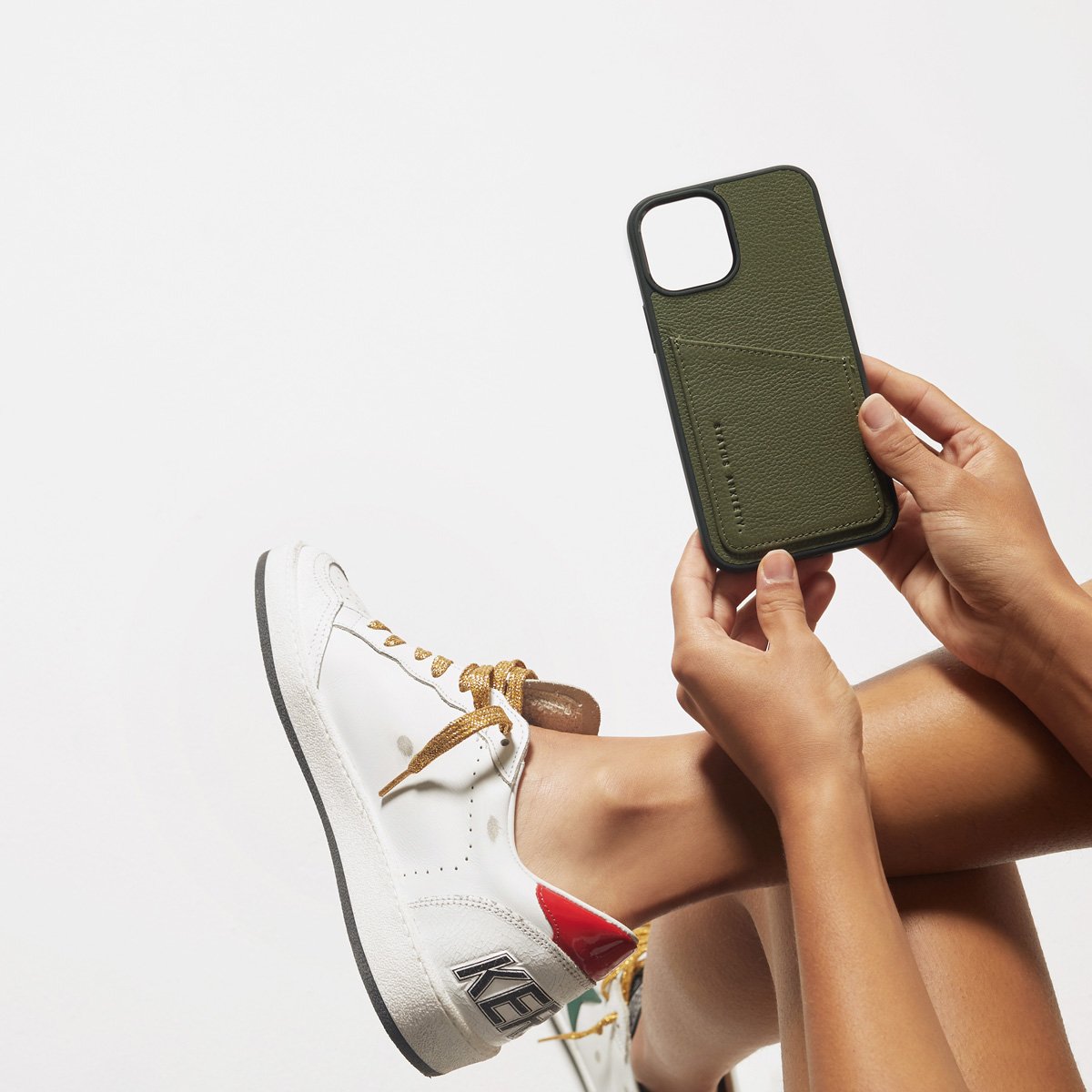 STATUS ANXIETY Who's Who iPhone 11 Pro Max khaki