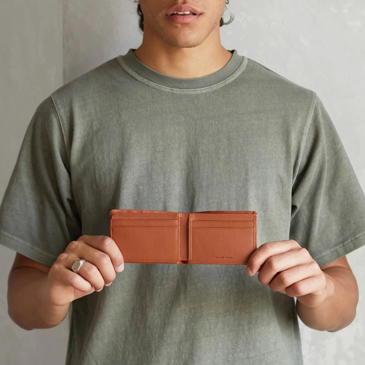 STATUS ANXIETY Jonah Wallet camel