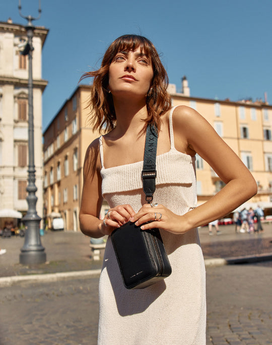 STATUS ANXIETY Good Life black