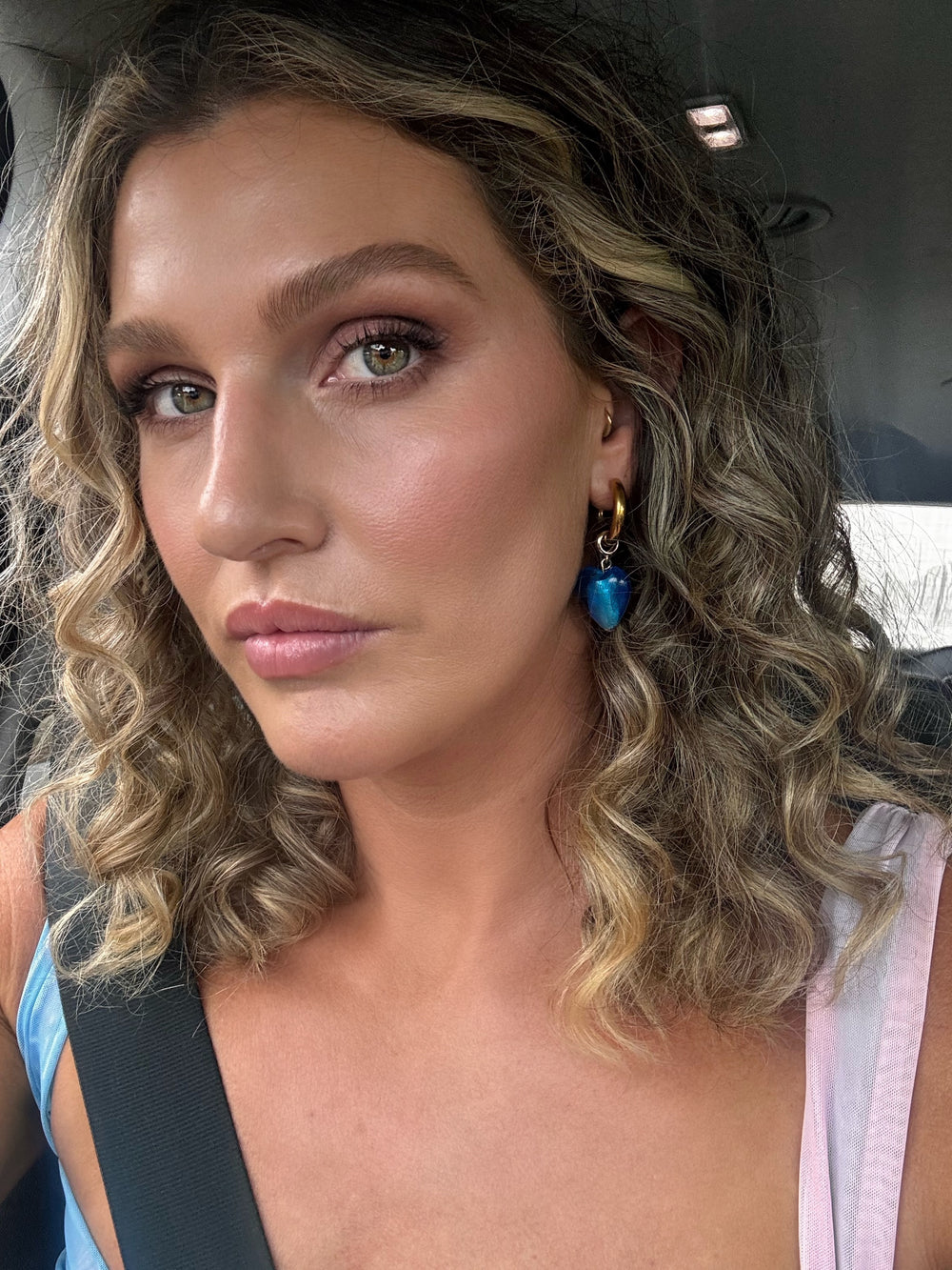 EMELDO DESIGN Allee Glass Heart Hoops blue