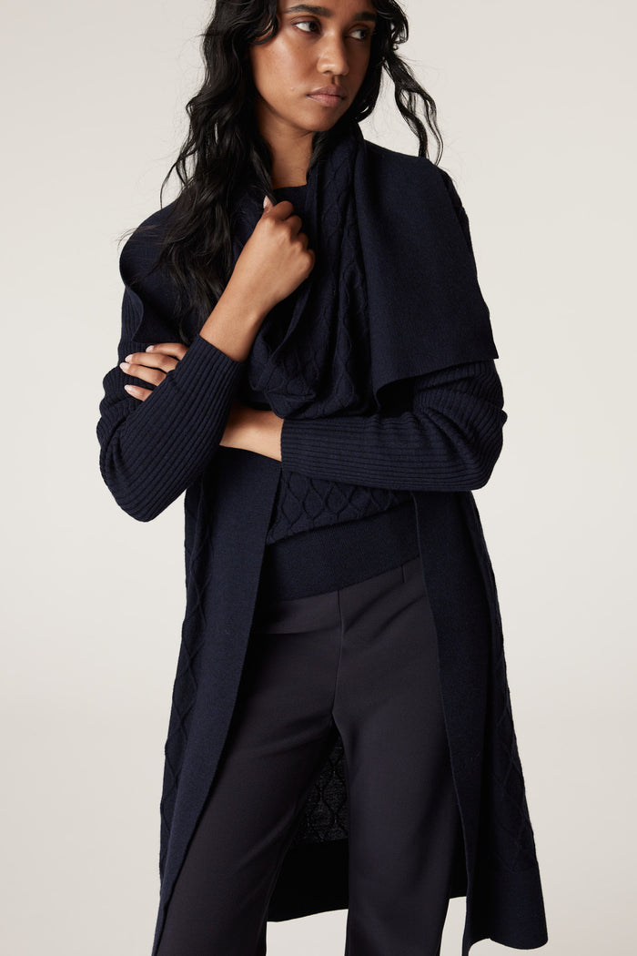 CABLE MELBOURNE Merino Diamond Snood ink navy