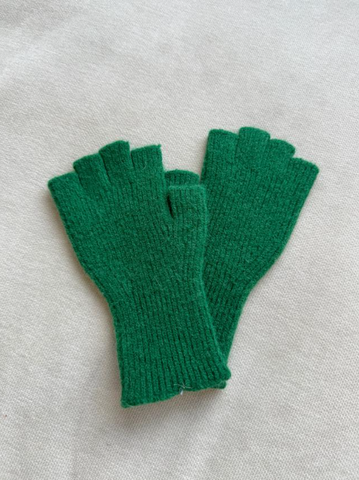 CINNAMON CREATIONS Fingerless Rib Knit Gloves green