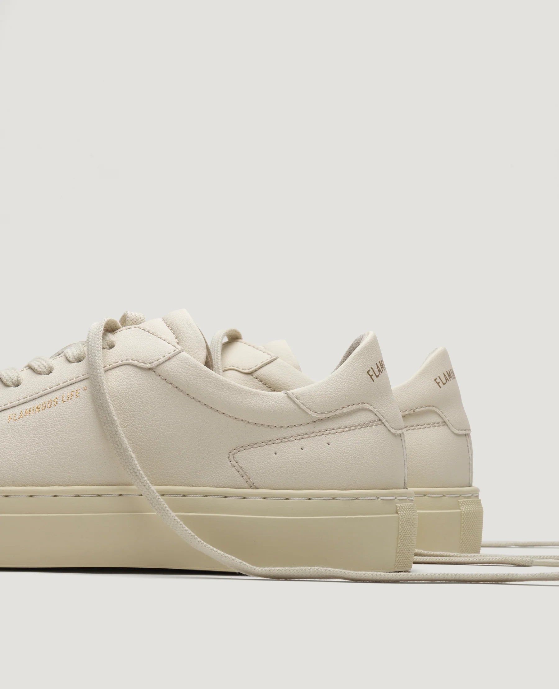 FLAMINGO'S LIFE Hampton Court triple cream