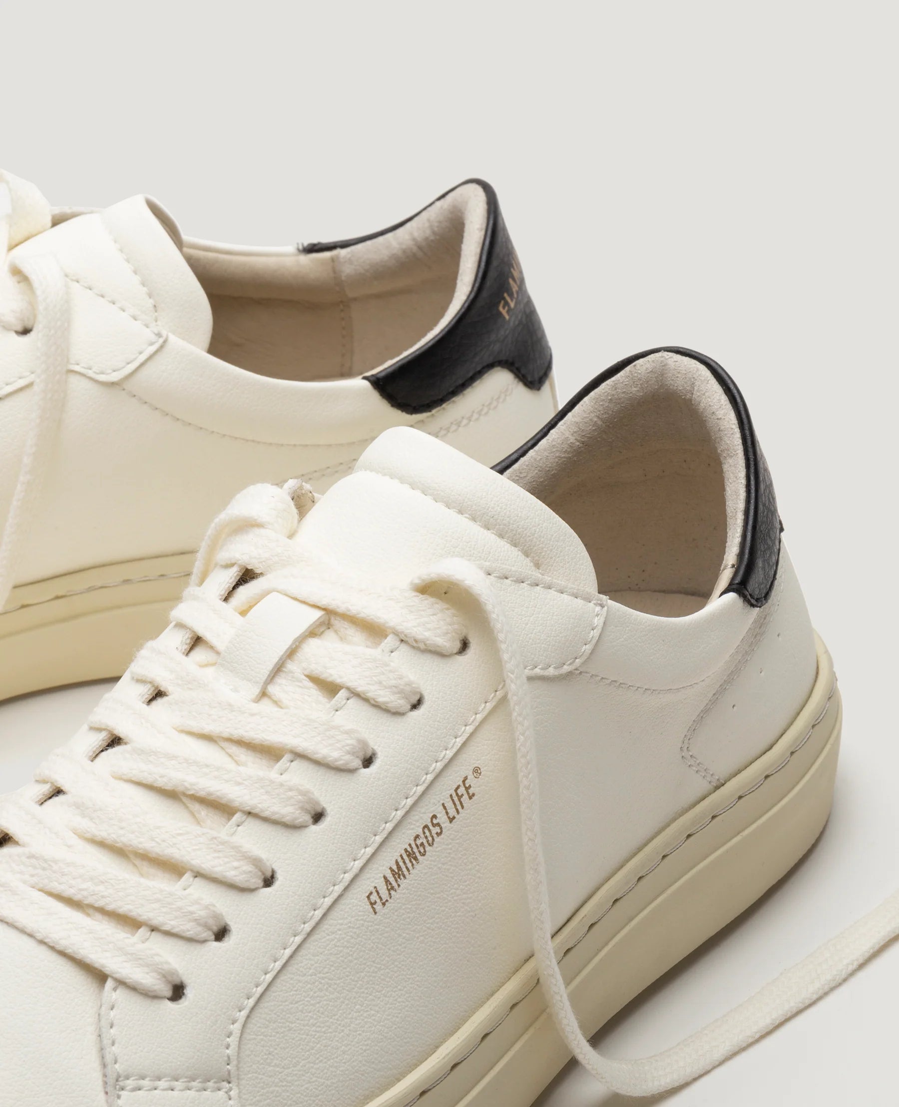 FLAMINGO'S LIFE Hampton Court white black