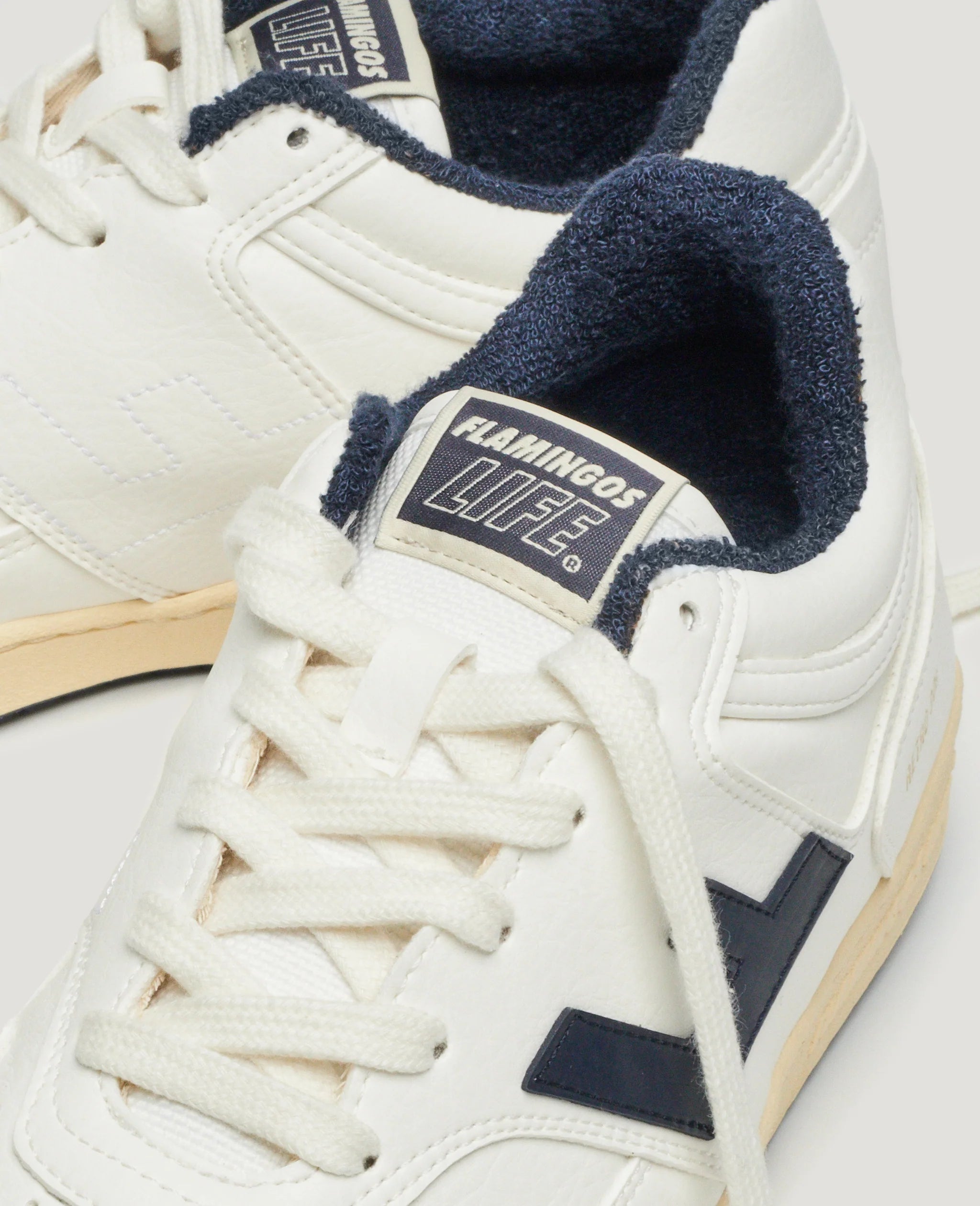 FLAMINGOS' LIFE Retro 90's White Vanilla Navy