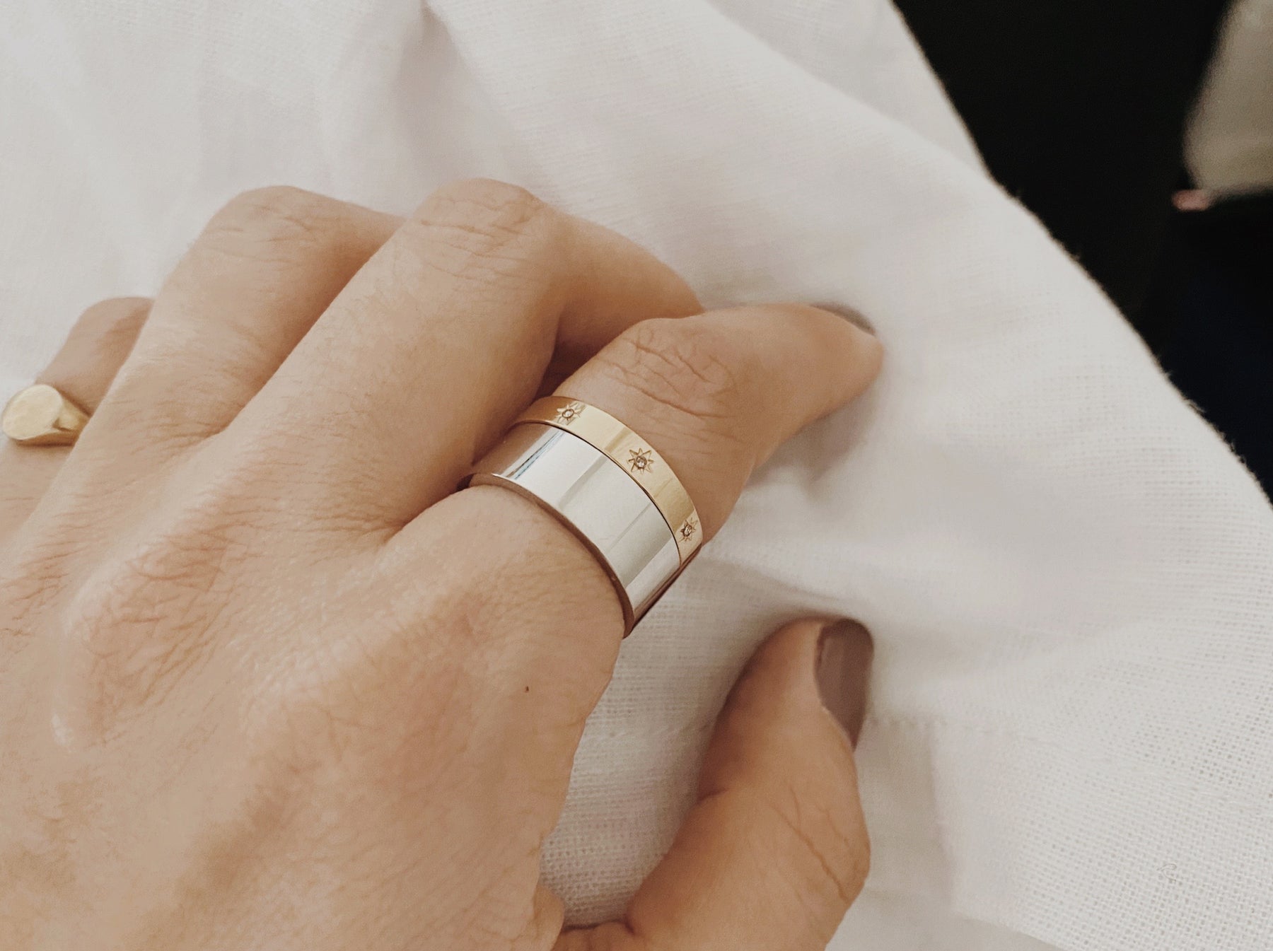 FINER RINGS Star Studded Band gold