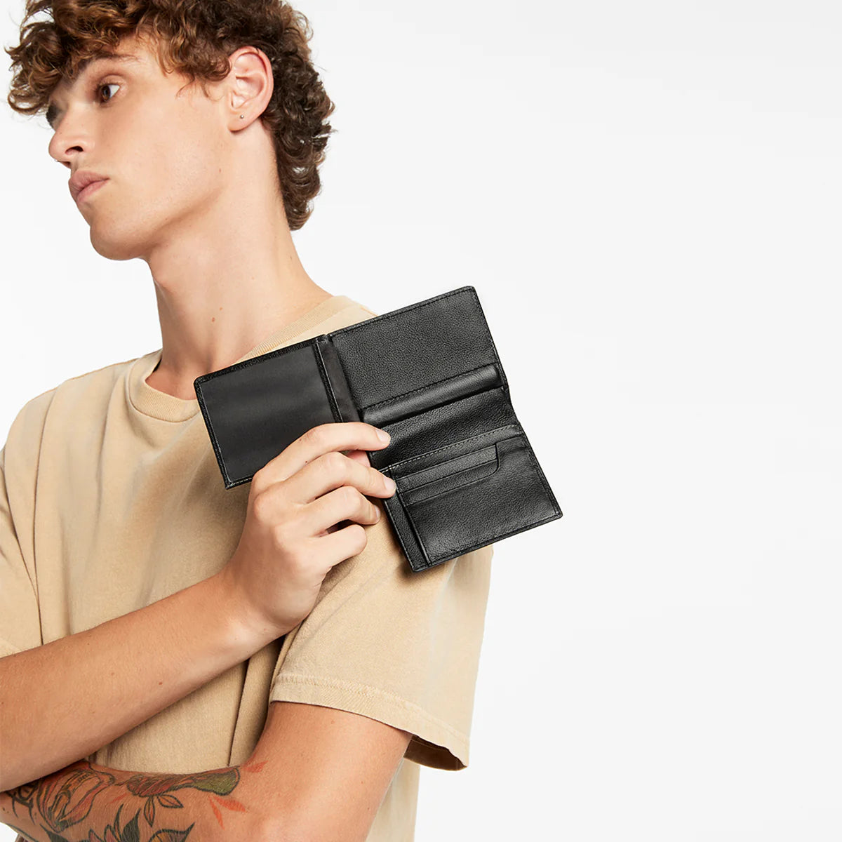 STATUS ANXIETY Nathaniel Wallet black