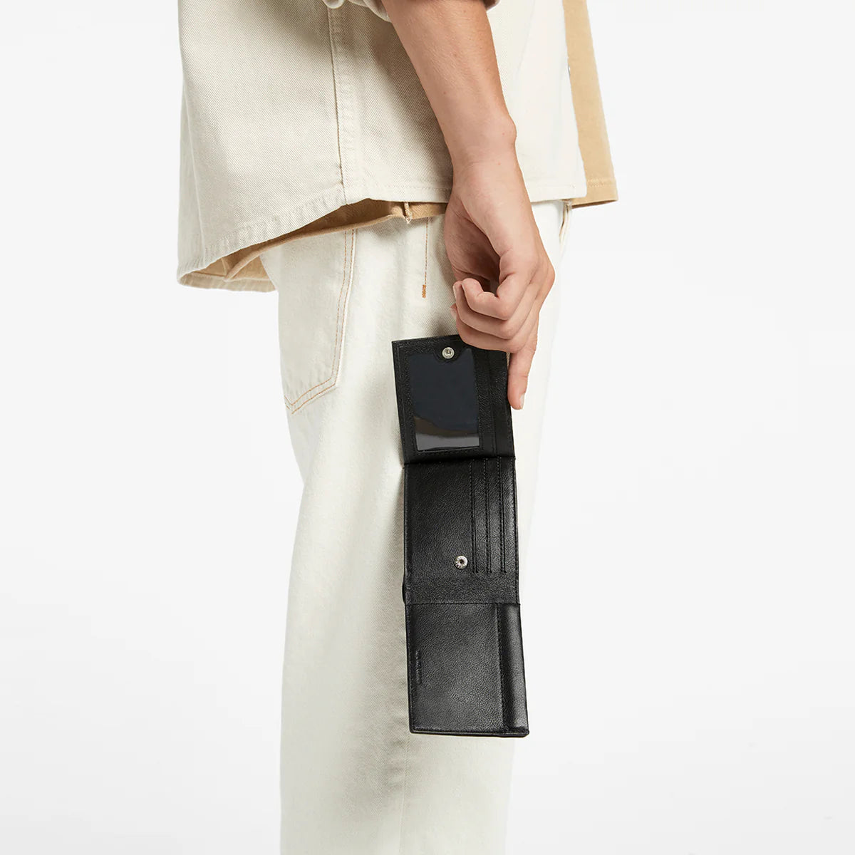 STATUS ANXIETY Noah Wallet black