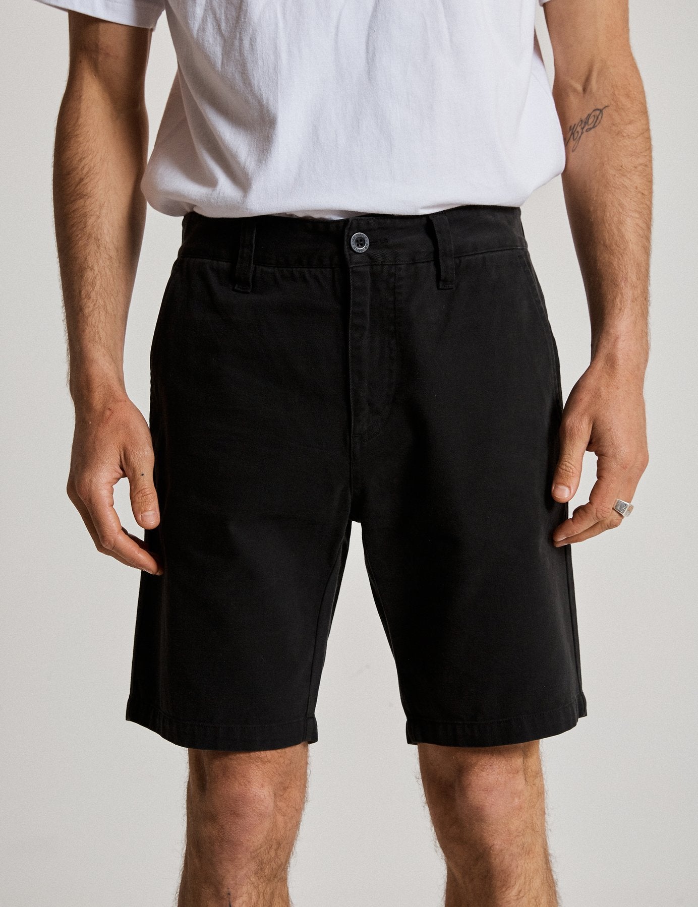 MR SIMPLE Chino Shorts black
