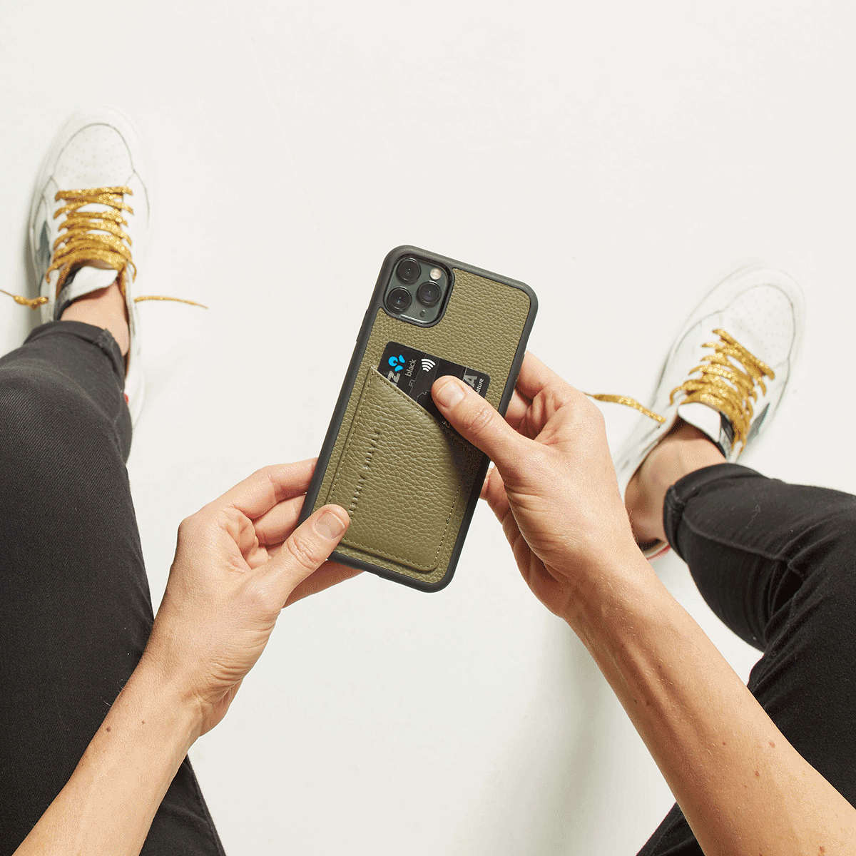 STATUS ANXIETY Who's Who iPhone 11 Pro Max khaki